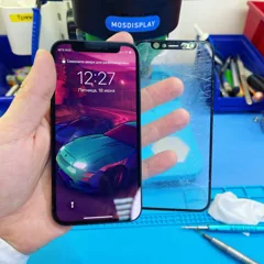 iPhone 12 или 12 Pro после замены стекла, рядом снятое старое стекло