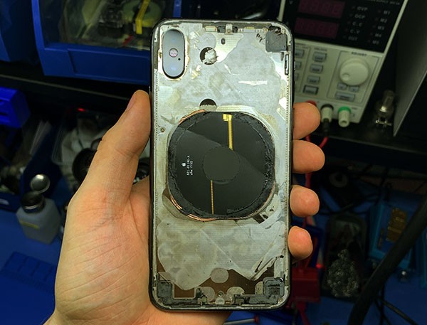 Замена заднего стекла iPhone XS лазером (ФОТО)