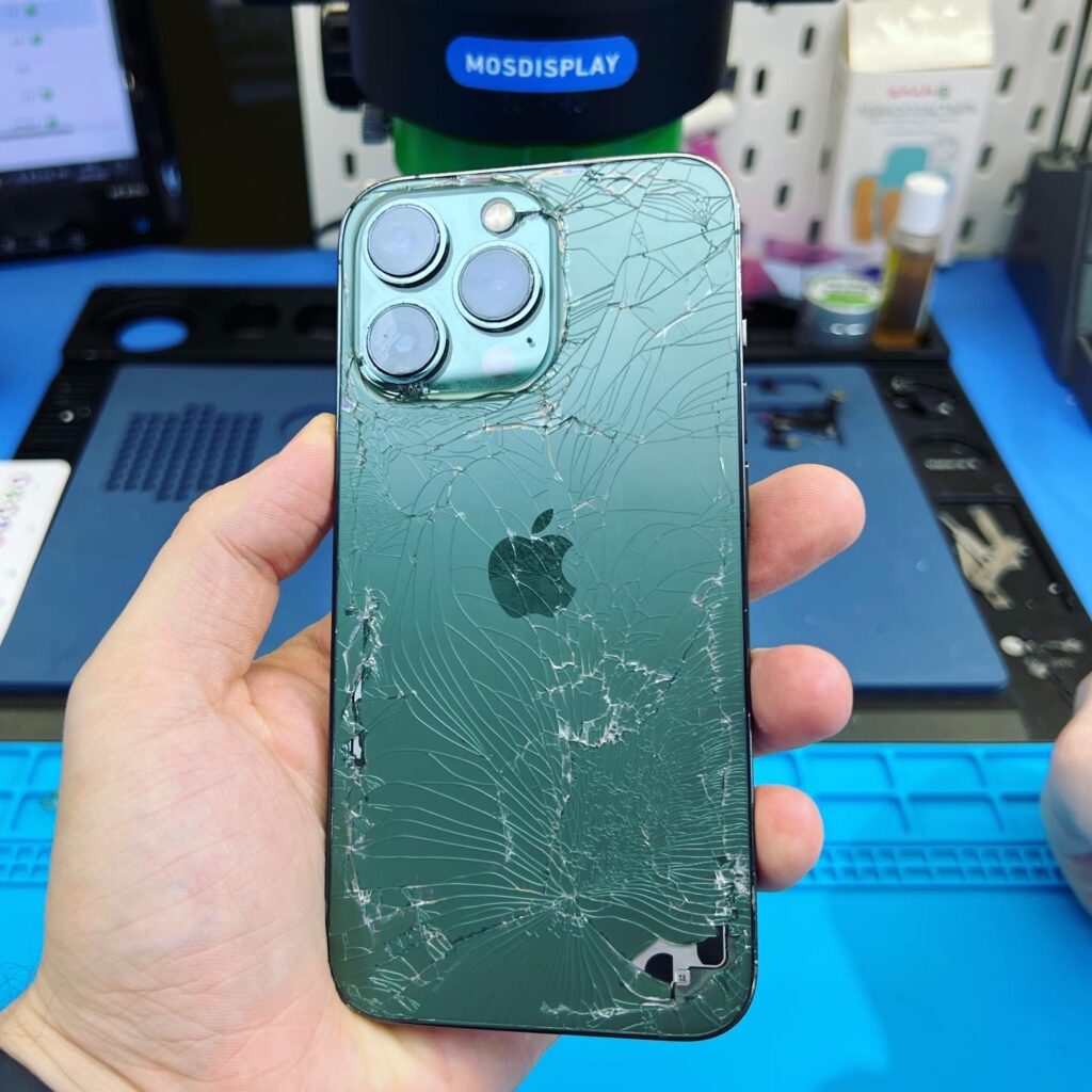 iPhone 13 Pro стекло камеры разбита задняя крышка
