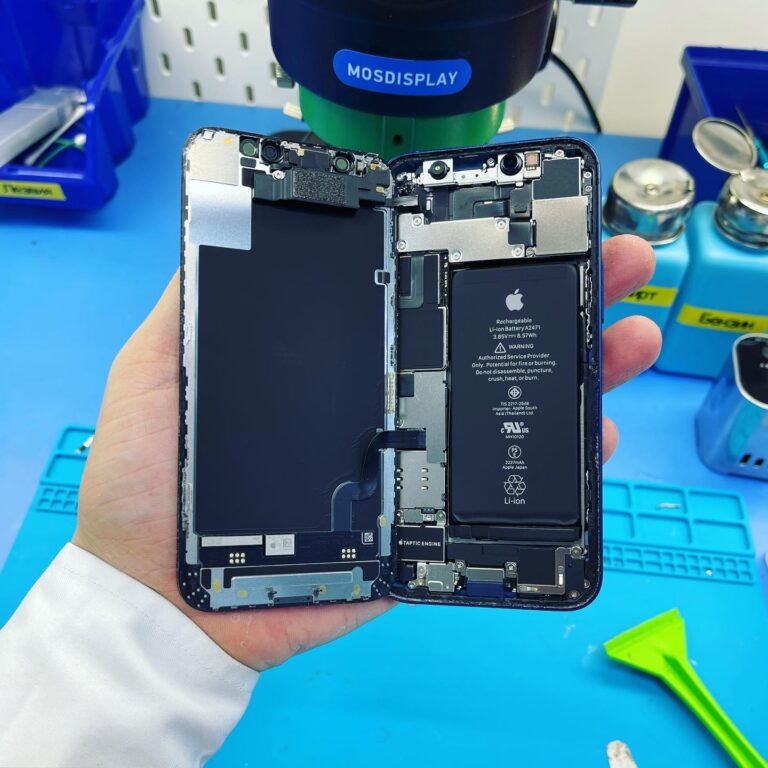 Винты и пластины внутри iPhone